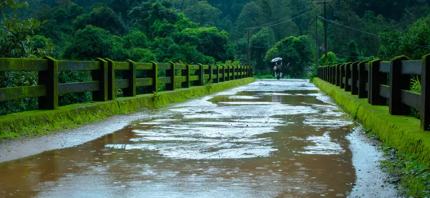 Driving on roads with Aquaplaning